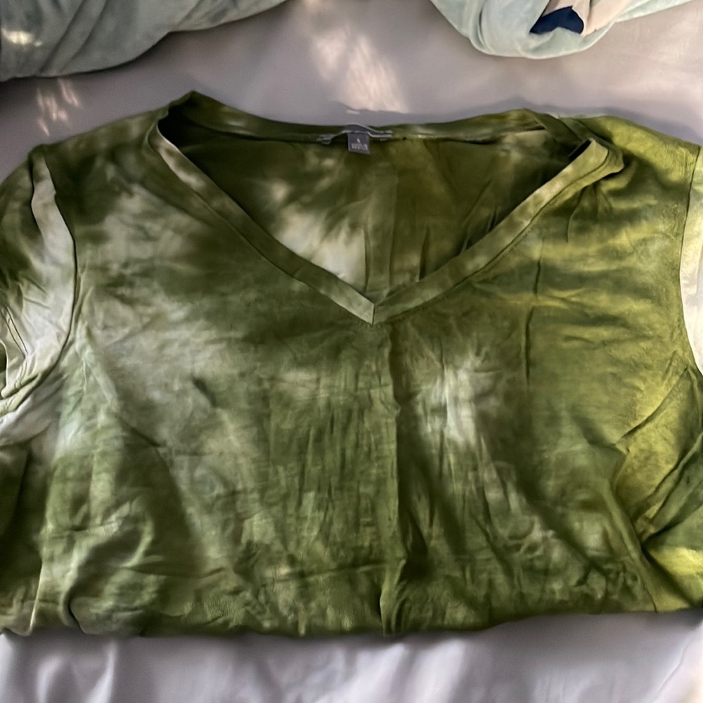 Small green tie dye v neck